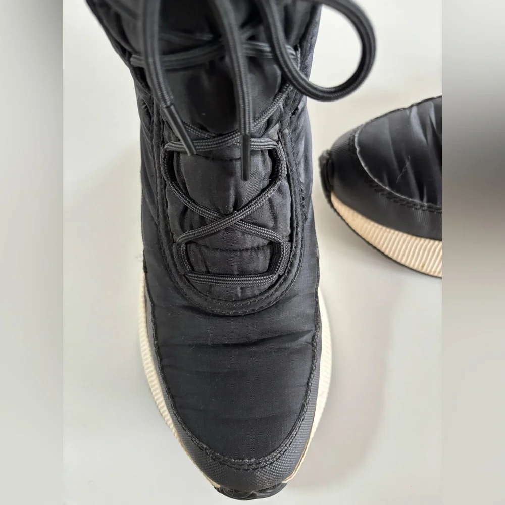 Sorel Out N About III Puffy Lace Boot Women’s 6.5